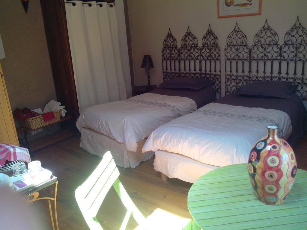 Le Clos De La Source Bed & Breakfast Le Bousquet-d'Orb Oda fotoğraf
