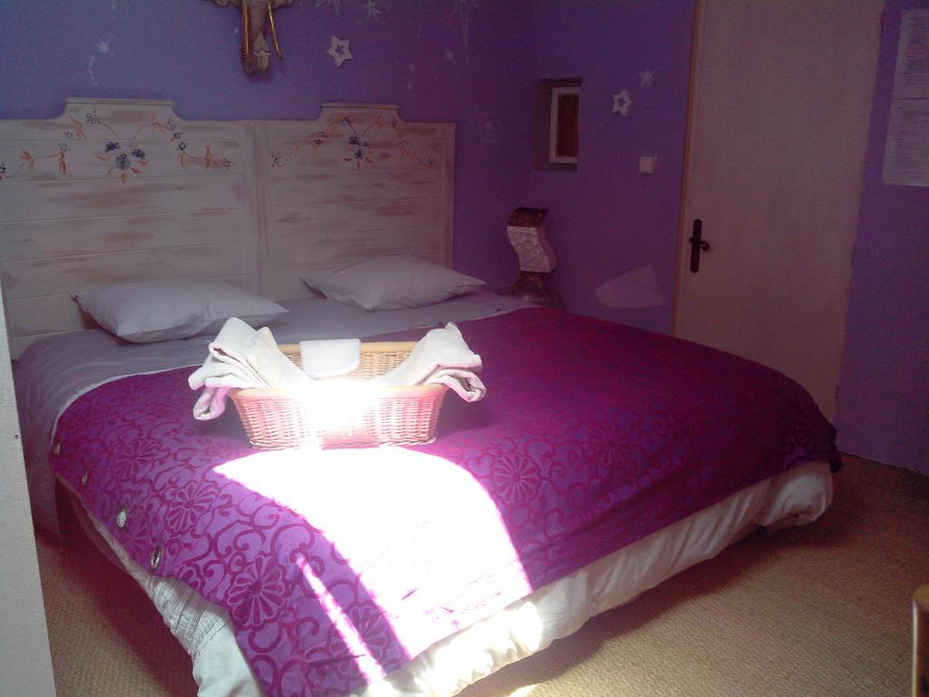 Le Clos De La Source Bed & Breakfast Le Bousquet-d'Orb Oda fotoğraf