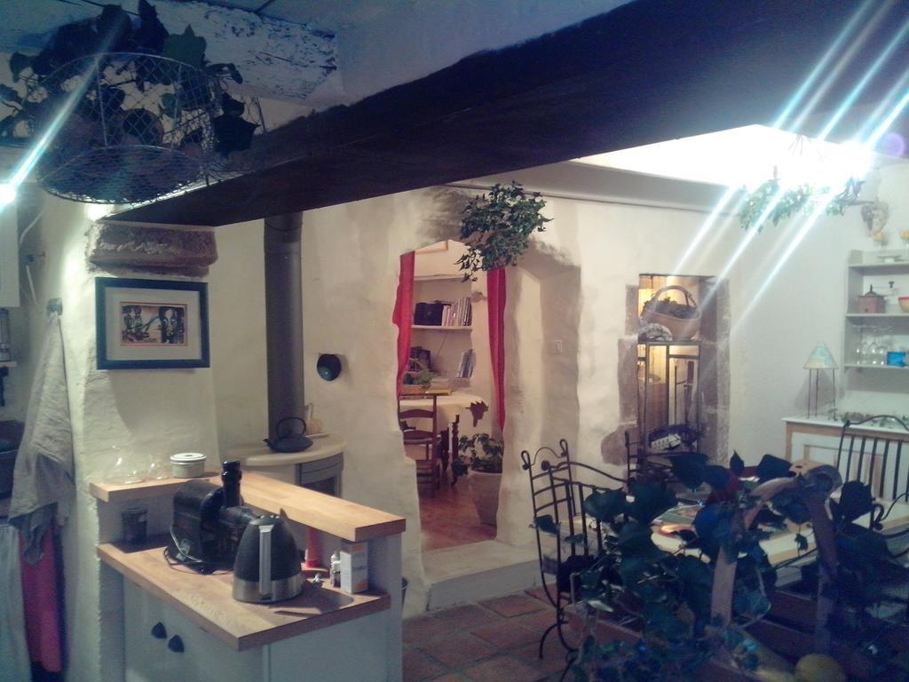 Le Clos De La Source Bed & Breakfast Le Bousquet-d'Orb Dış mekan fotoğraf