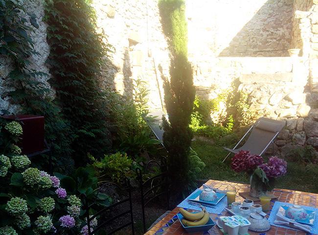 Le Clos De La Source Bed & Breakfast Le Bousquet-d'Orb Dış mekan fotoğraf